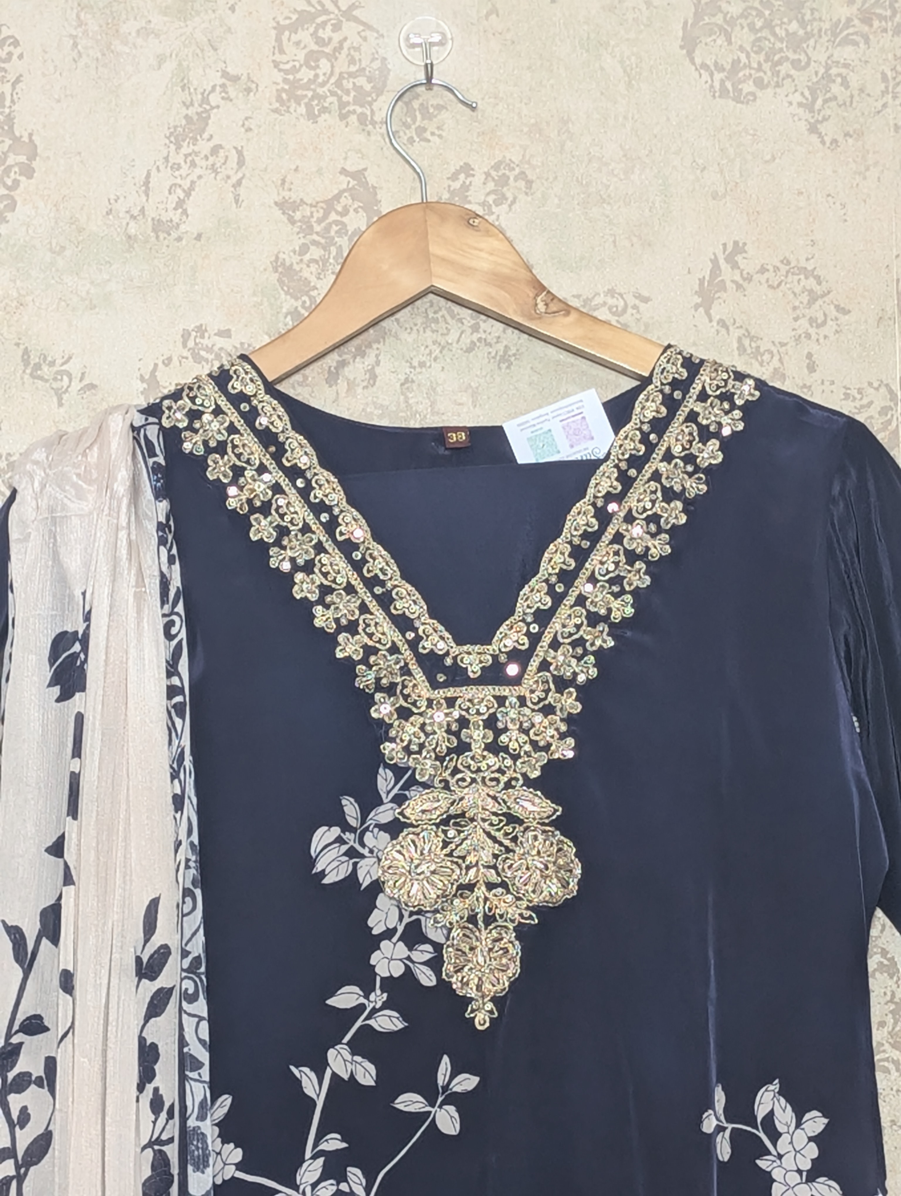 Navy blue floral printed muslin kurta set with embroidered neckline - Image 2